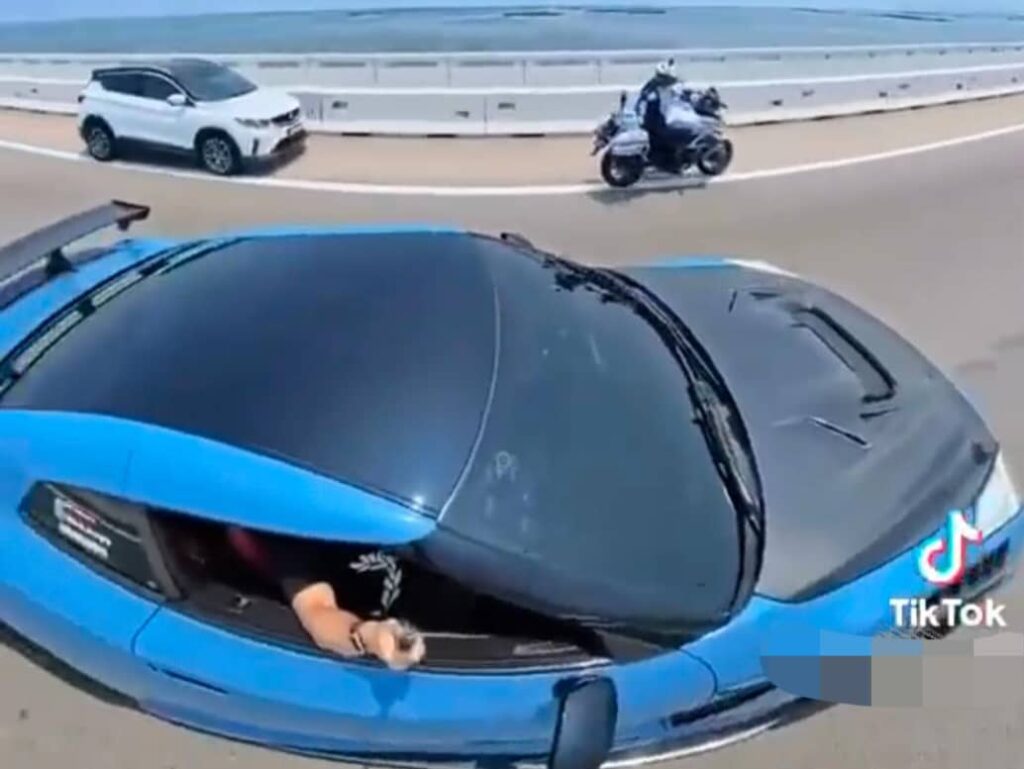 Aktivis tuntut penjelasan konvoi kereta mewah sambil pegang kamera 360