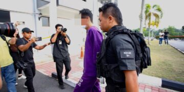 [VIDEO] Lelaki pukul isteri hingga keguguran tiba di Mahkamah Sungai Petani