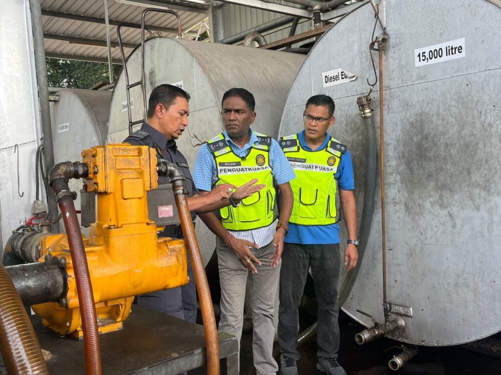Kumpul stok diesel dari stesen minyak, pindah masuk tangki