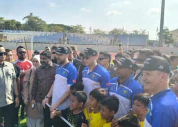 Ozil meriahkan klinik bola sepak di Manjung