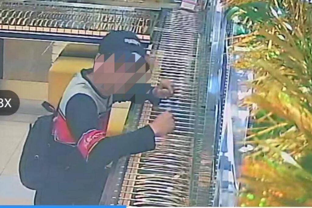 Pura-pura beli gelang, cincin tunang…