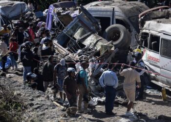 14 maut, serangan bom di lebuh raya Colombia