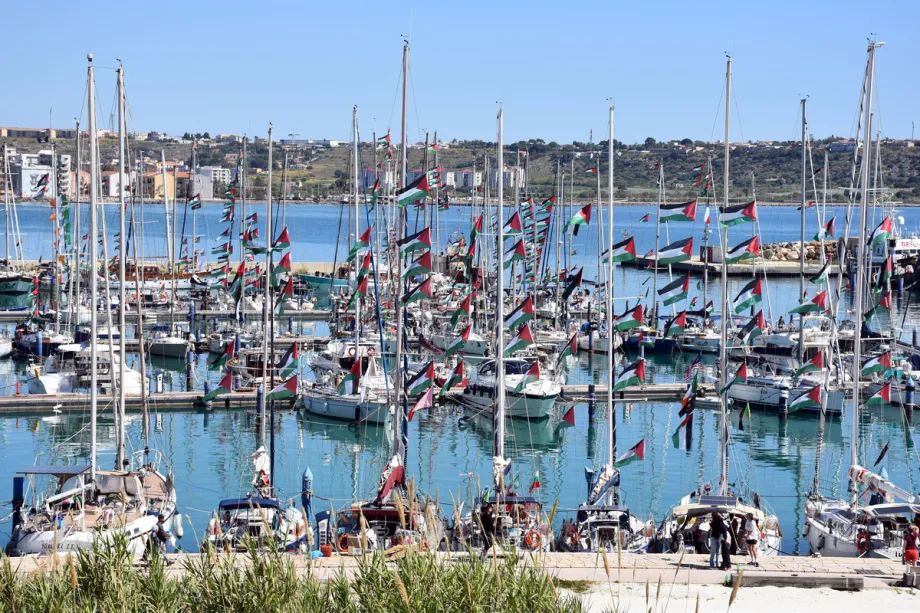 Bot Global Sumud Flotilla dipintas tentera Israel