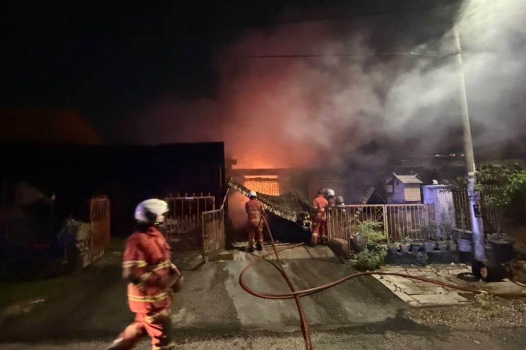 Lelaki ditemui rentung, 5 rumah terbakar di Kepong