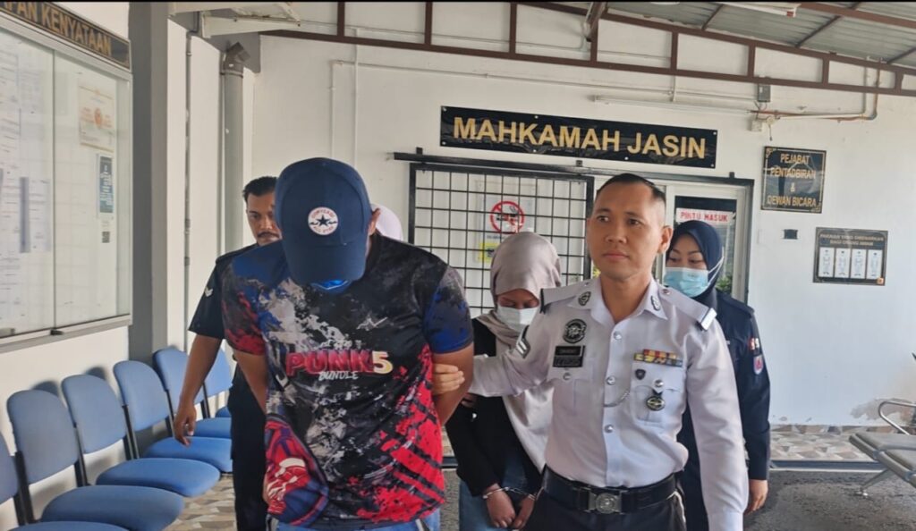 Aksi riba, bekas pemandu bas, kekasih didakwa pagi ini