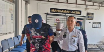 [VIDEO] Aksi riba, bekas pemandu bas, kekasih didakwa pagi ini