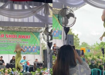 ‘Wanita jadian’ berjoget, cemari majlis selawat