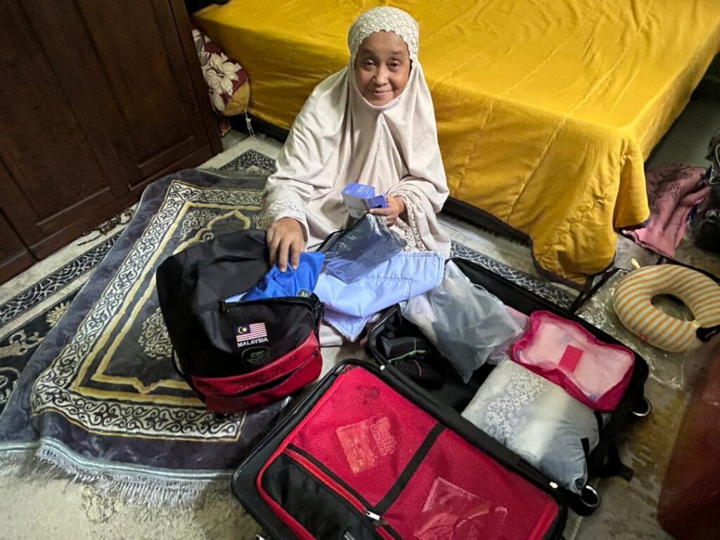 Tunai haji selepas menabung 30 tahun