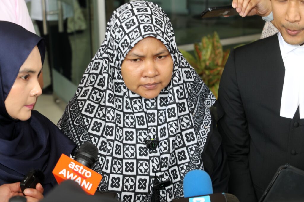 ‘Anak-anak tidur pakai baju arwah’