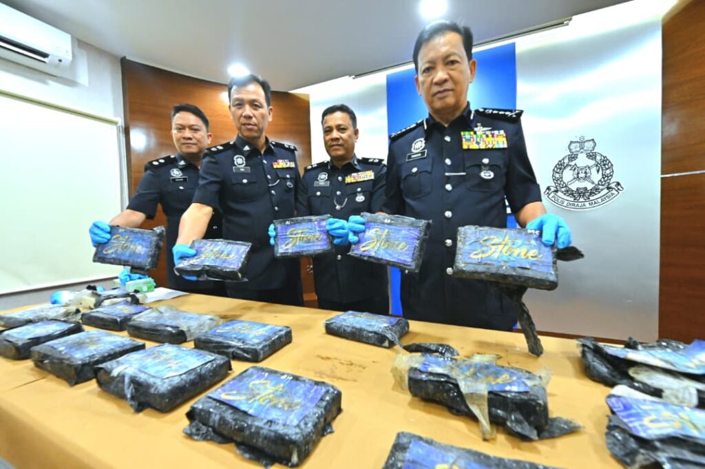 Kokain RM7.31 juta terdampar di Pantai Tanjung Gosong