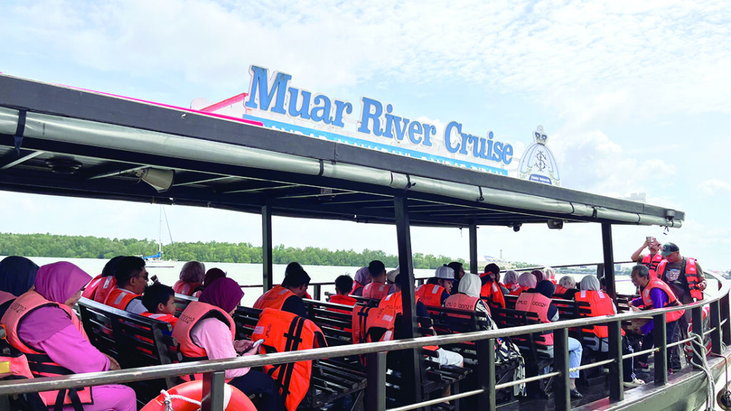 Muar lokasi pelancongan lengkap