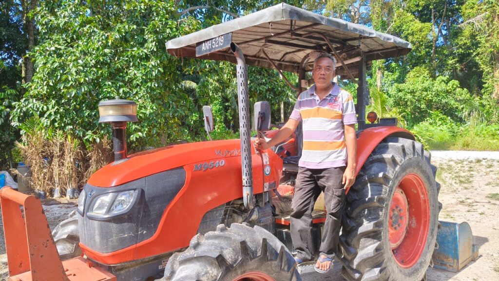 Pembiayaan traktor Perak SADC tingkat kapasiti pesawah moden