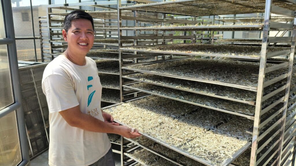 Teknologi solar percepat proses pengeringan bilis biru Pulau Pangkor