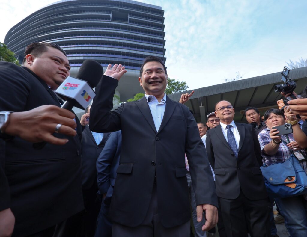 Rafizi hadir beri keterangan di SPRM