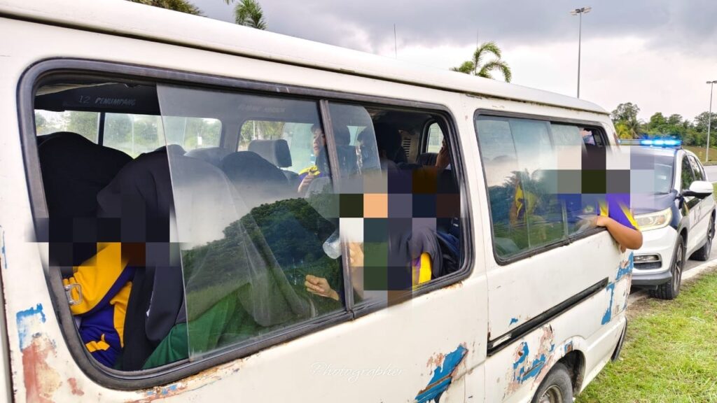 Van sekolah haram bawa 16 pelajar ditahan JPJ