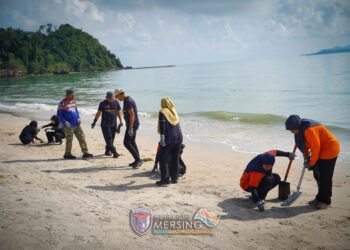 Tumpahan minyak cemari pulau, pesisir pantai Mersing