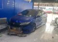 Tertekan pedal minyak ketika pusingan-U, Honda City rempuh dobi layan diri