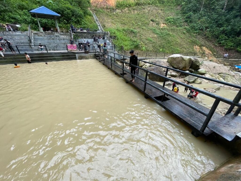 Budak perempuan 10 tahun lemas di Jeram Toi