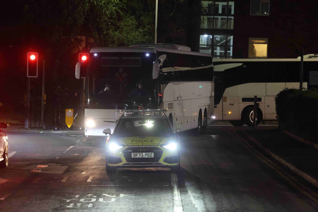 Pesawat bawa penumpang kapal hantavirus tiba di Britain