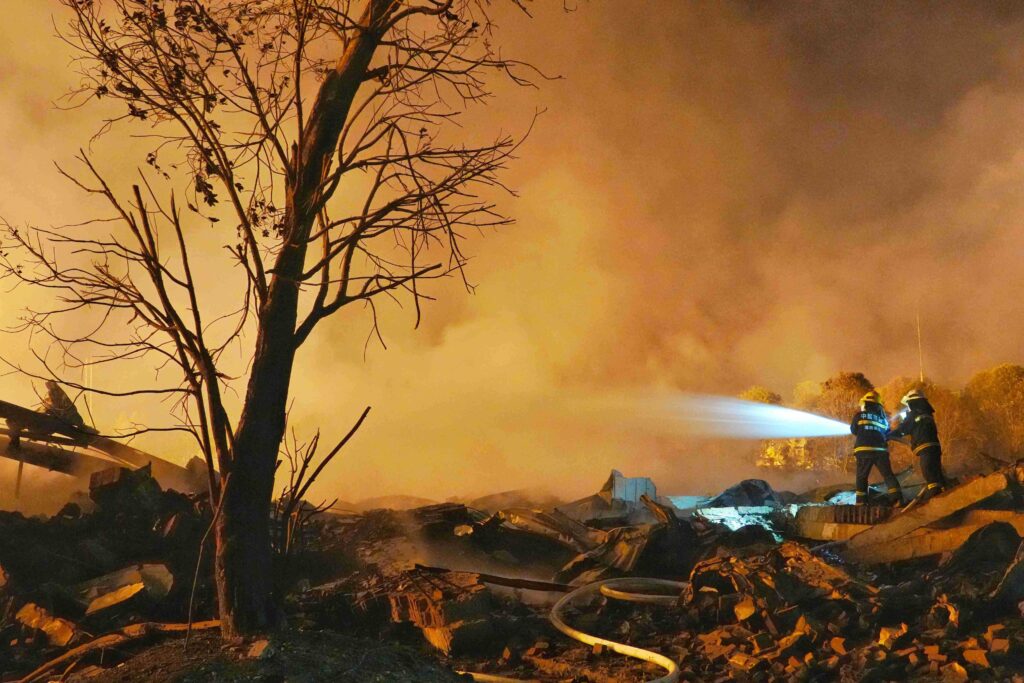 Kilang bunga api meletup, 21 nyawa melayang