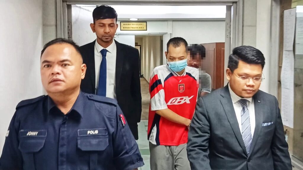 Penuntut UA didakwa cederakan koperal polis