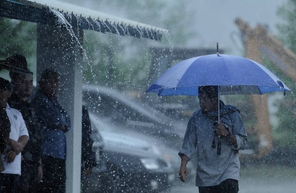 Ribut petir diramal landa Rompin pagi ini
