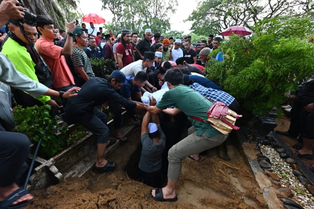 Jenazah dua pekerja tragedi Pelantar Sepat selamat dikebumikan