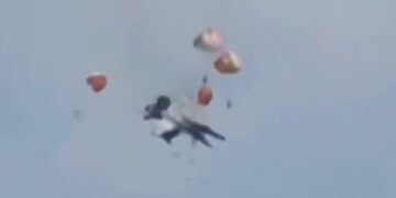 [VIDEO] 2 jet perang AS bertembung, meletup di udara