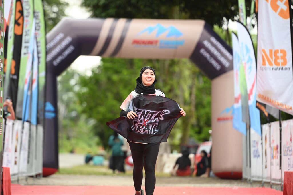 Cabar diri dalam acara trail run 100km