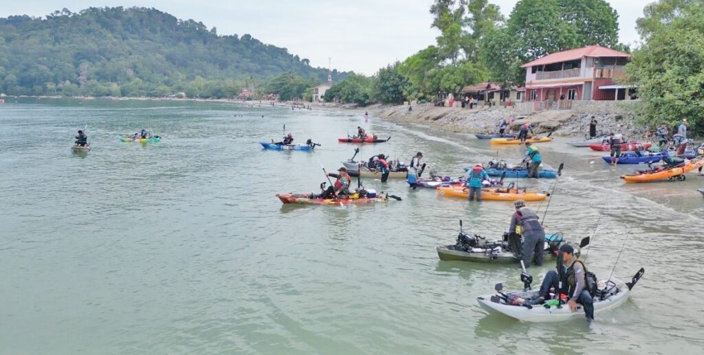 Teluk Senangin ‘gegak-gempita’ dengan Kayak Fishing Festival