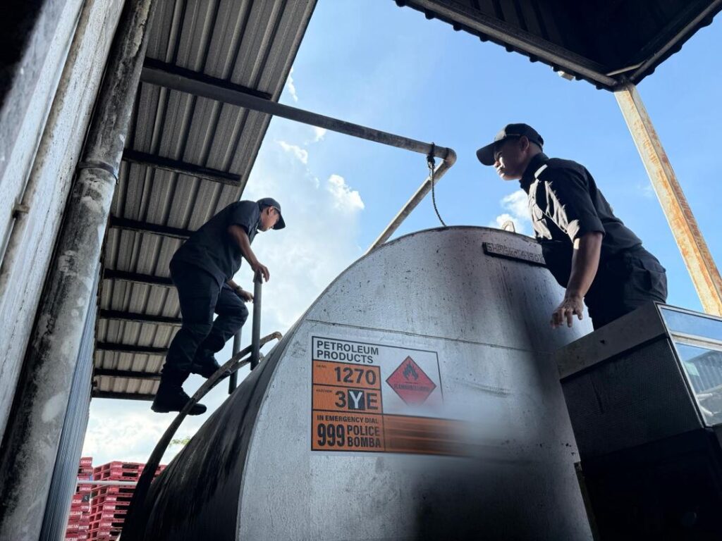 Premis perindustrian urus niaga diesel secara haram diserbu