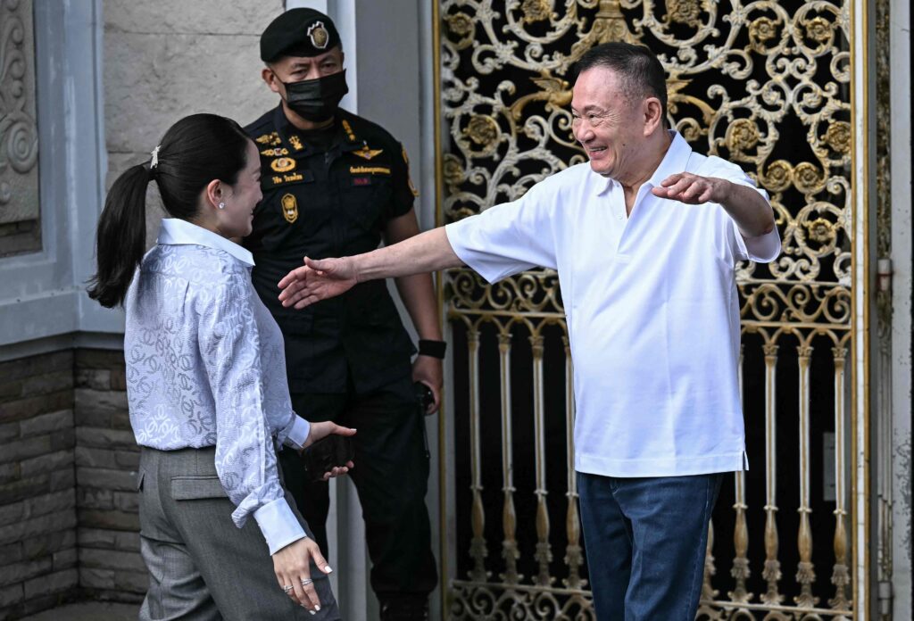 Bekas PM Thai, Thaksin bebas dari penjara hari ini
