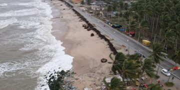 Pantai terhakis hingga 6.9 meter setahun