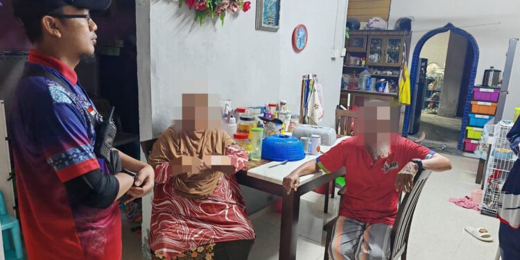 Pasangan warga emas dicekup bersekedudukan