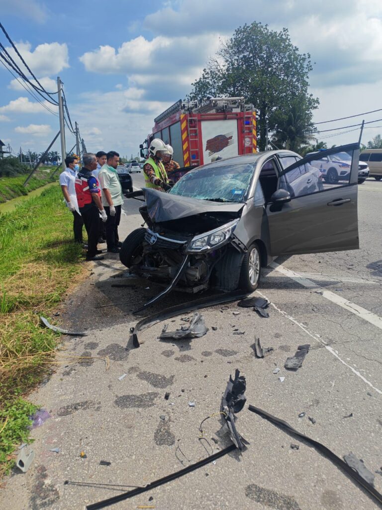 Suami isteri warga emas maut nahas dua kereta