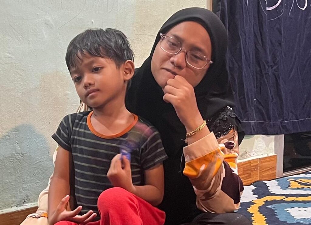 ‘Itu kasut anak aku, itu anak aku’