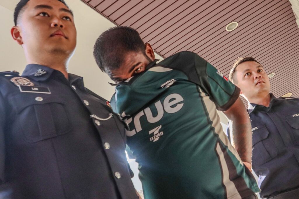 Lelaki tak mengaku khianat rempuh 12 kenderaan di George Town