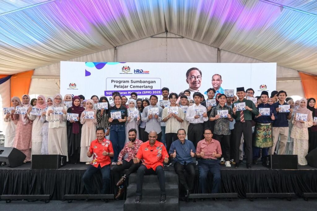 Pelajar cemerlang SPM 4A hingga 11A terima sumbangan RM300,000