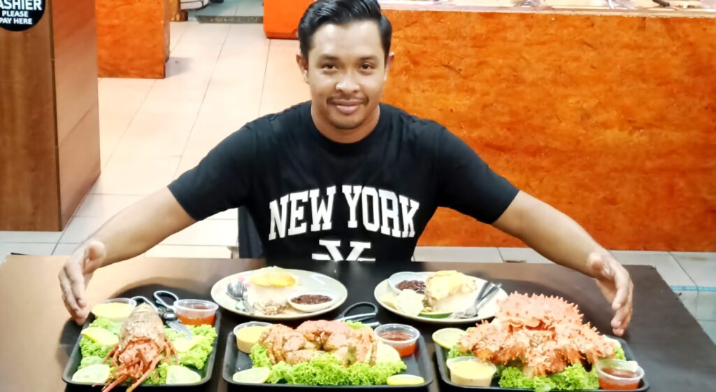 Nasi lemak dengan ‘makanan kayangan’