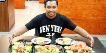 Nasi lemak dengan ‘makanan kayangan’