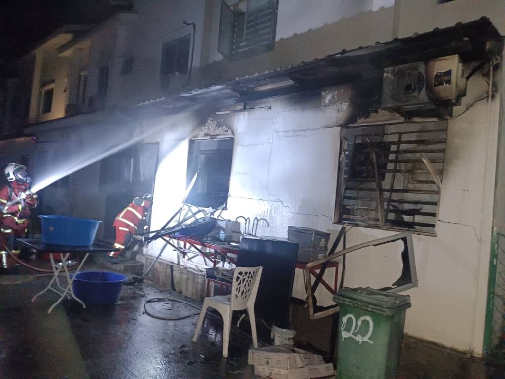 Tersedar dari tidur hidu asap dapur terbakar