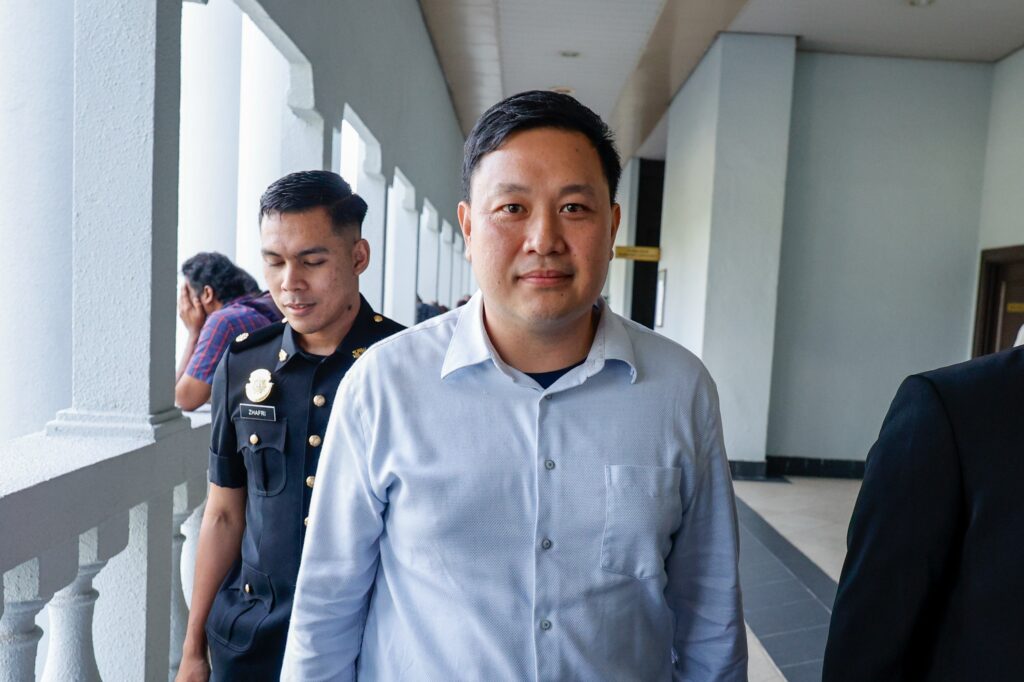 Bekas pembantu khas didakwa tipu Teresa Kok, rasuah RM500,000