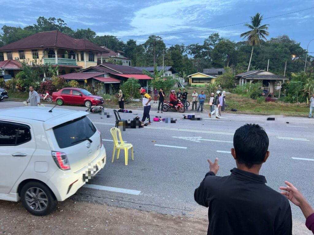 Empat sekeluarga parah rempuh kereta guru ketika ke sekolah