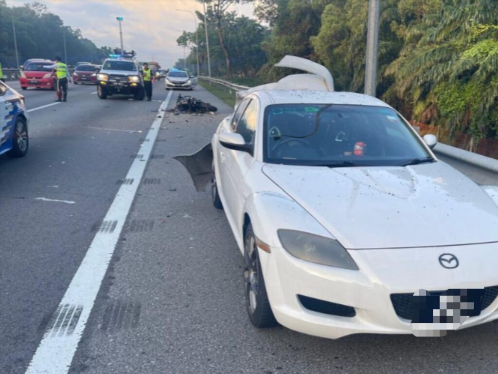 Maut rempuh Mazda RX-8 ditinggal di lorong kecemasan