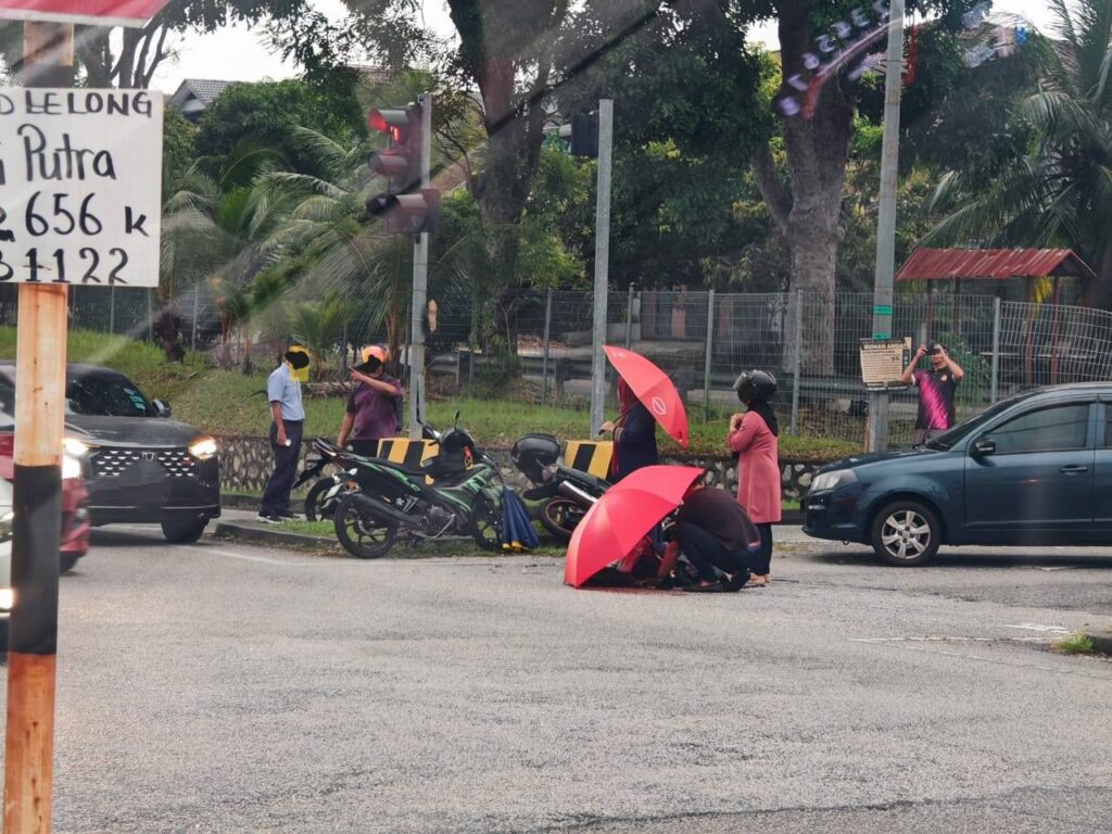 Pelajar sekolah menengah separuh sedar selepas kemalangan motosikal