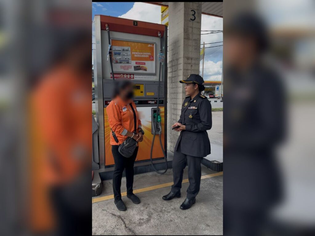 Warga Malaysia guna BUDI95 beli minyak RON95 untuk kereta asing