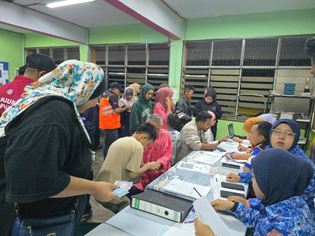34 keluarga dipindahkan ke PPS akibat banjir kilat di Pontian