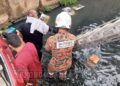 Tersalah tekan pedal minyak, kereta terjunam dalam longkang