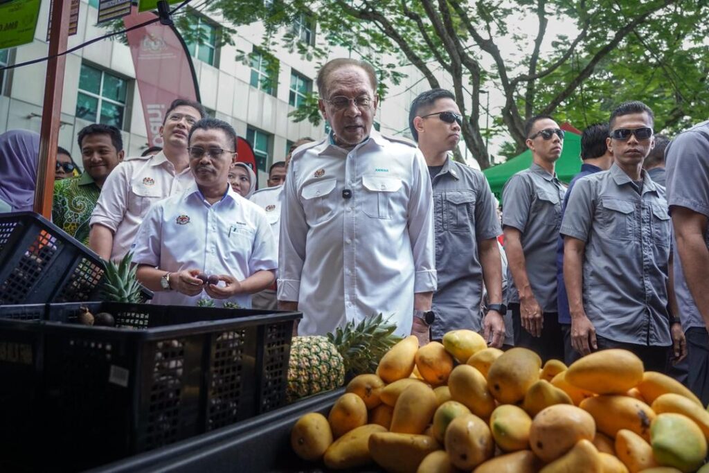 Agensi pembiayaan mikro perlu turun padang, dekati usahawan – PM