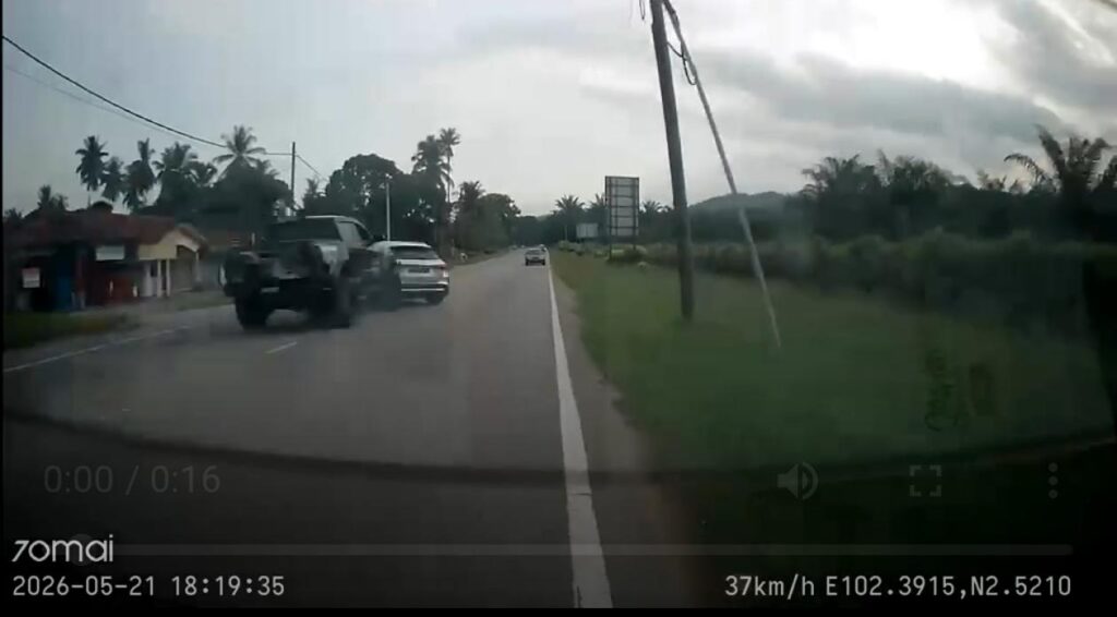 ]VIDEO] Larikan trak pikap selepas pandu uji